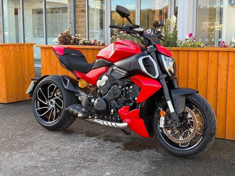 2025 Ducati Diavel V4 with full akro exhaust system