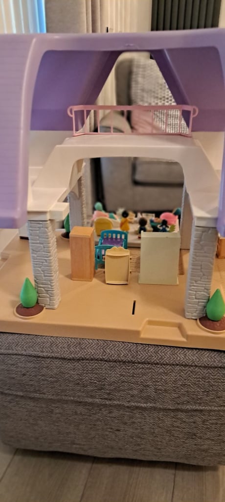 Little Tikes Dolls house 