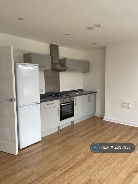 1 bedroom flat in Upper Elmers End Road, Beckenham, BR3 (1 bed) (#2597857)