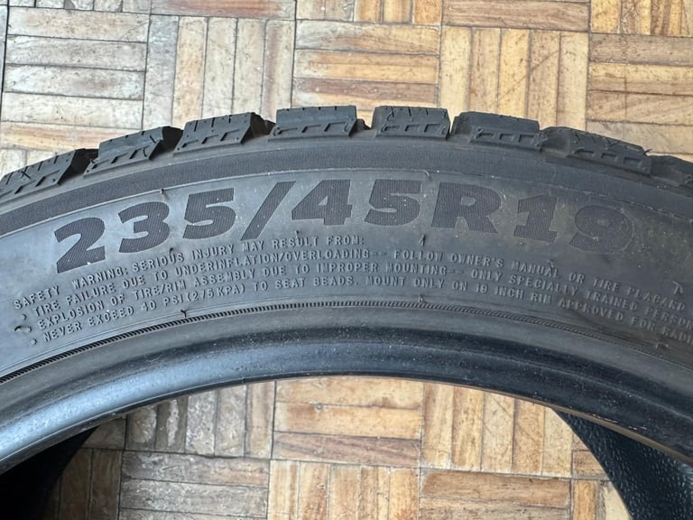 Gripmax Suregrip Pro Ice 235/45R19 