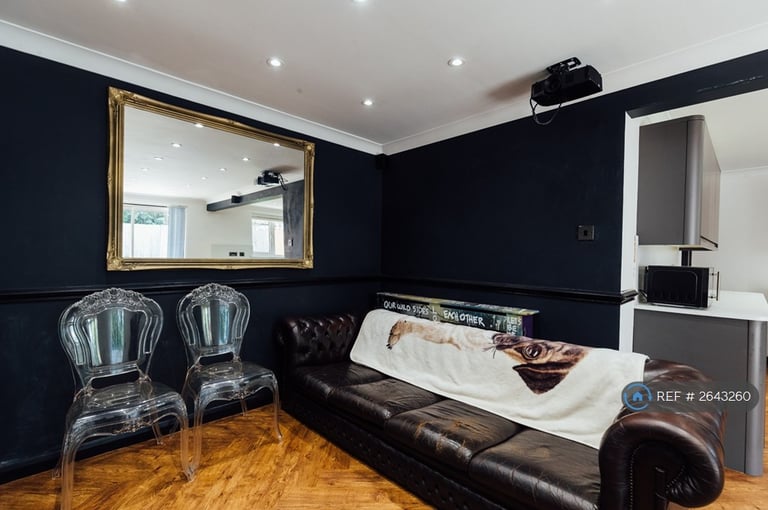 image for 6 bedroom house in Ashleigh Drive, Loughborough, LE11 (6 bed) (#2643260)