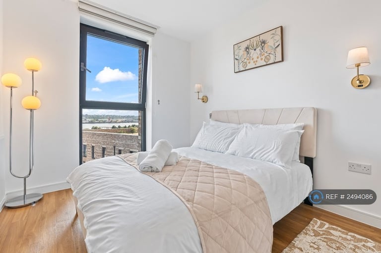 1 bedroom flat in Kingfisher Heights, London, E16 (1 bed) (#2494086)