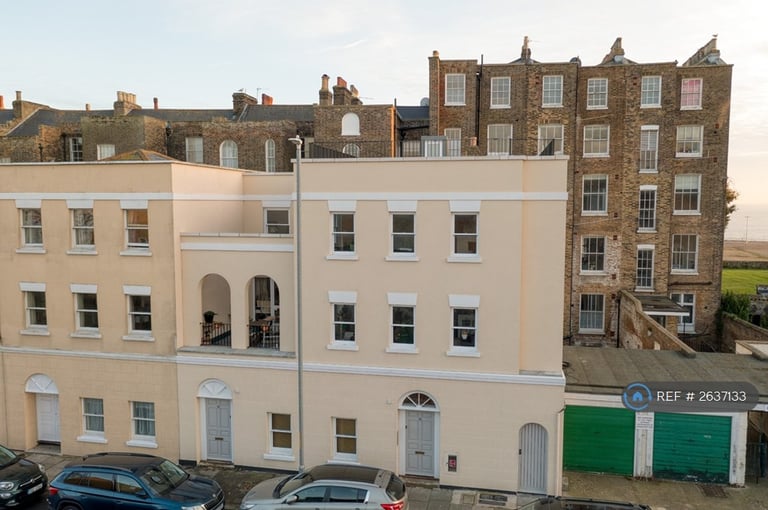 2 bedroom flat in St Augsutines Road, Ramsgate, CT11 (2 bed) (#2637133)