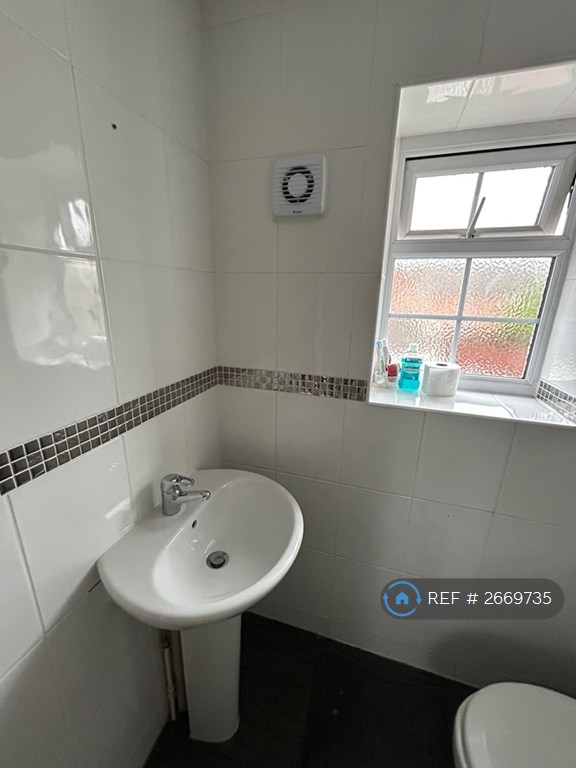 1 bedroom in Laxton Walk, Cheltenham, GL51 (#2669735)