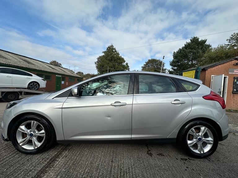 2011 Ford Focus 1.6 TDCi Zetec Euro 5 (s/s) 5dr HATCHBACK Diesel Manual