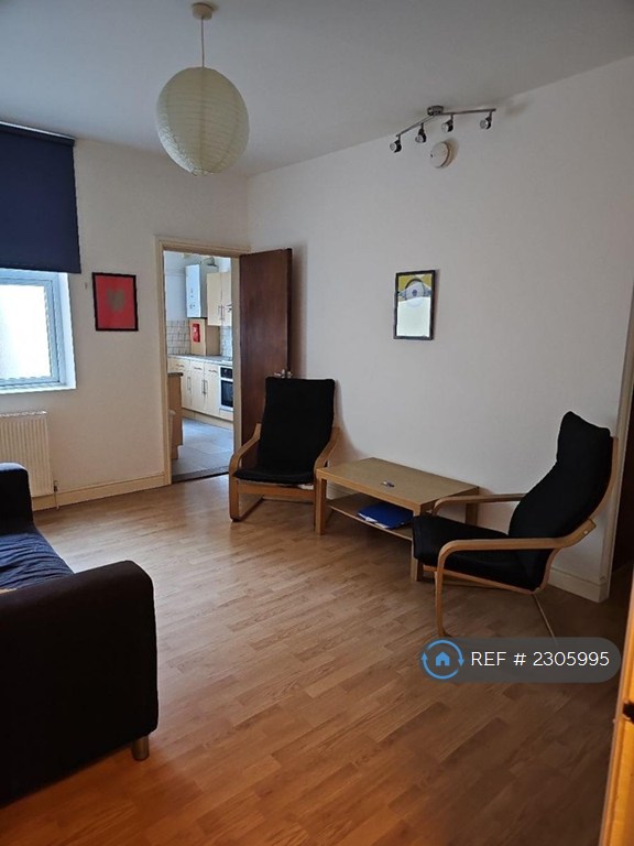 3 bedroom flat in St. Ronans Road, Southsea, PO4 (3 bed) (#2305995)