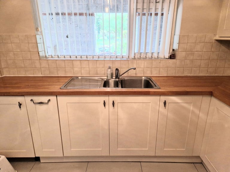 Kitchen units for sale Howdens Burford Cream 