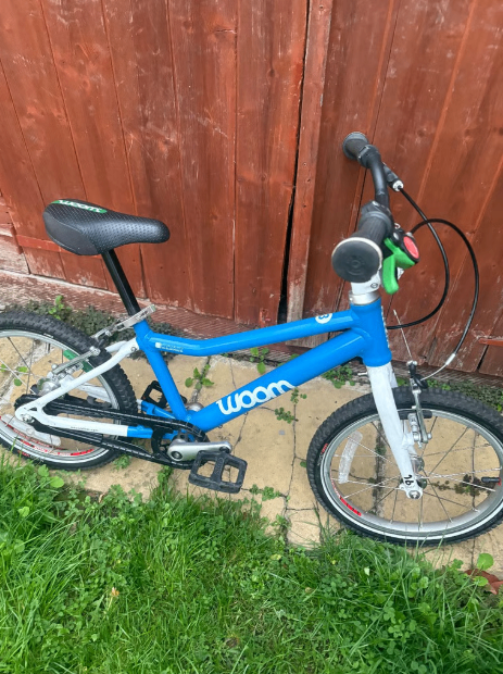 image for **WOOM Original 3 Bicycle Age Range 4-6 in Very Good Condition - Blue Colour with Stand**