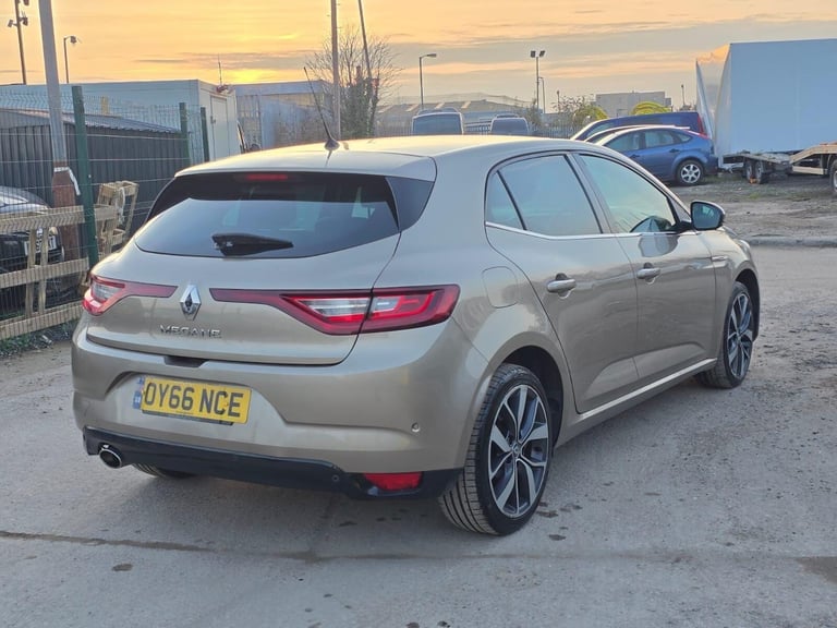 2016 Renault Megane 1.5 dCi Dynamique S Nav EDC Euro 6 5dr Hatchback Diesel Automatic