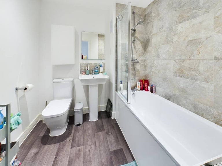 Modern 3-Bedroom house in Dukes Quarter, Bordon.