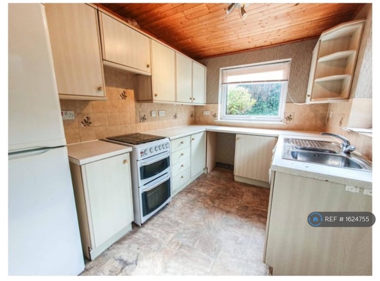 3 bedroom house in Lynmouth Close, Chadderton, OL9 (3 bed) (#1624755)