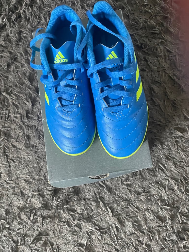 Kids studded football boots - size 1