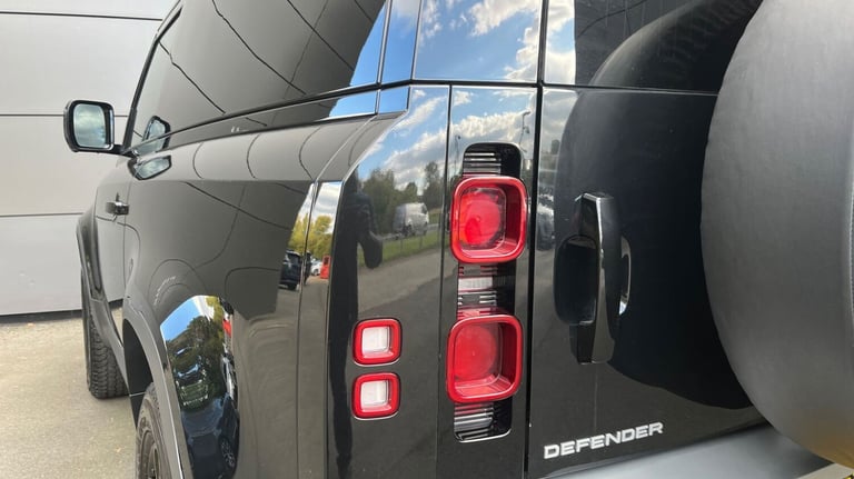 2023 Land Rover Defender 3.0 D250 Hard Top SE Auto PANEL VAN DIESEL Automatic