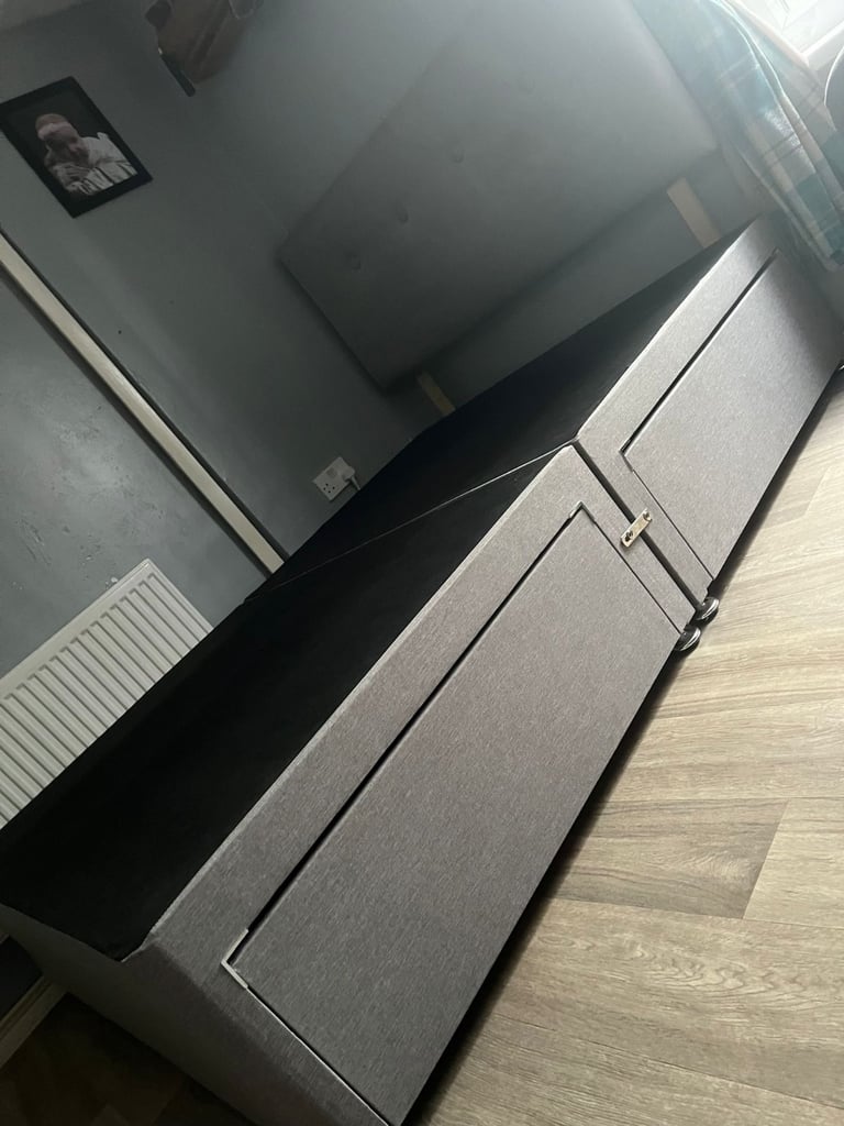 Double divan bed