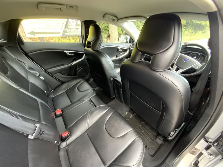 2014 Volvo V40 1.6 D2 SE Lux Nav Hatchback 5dr Diesel Manual Euro 5 (s/s) (115 ps) Hatchback Dies...