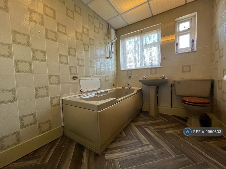 3 bedroom house in Central Avenue, Gravesend, DA12 (3 bed) (#2660833)