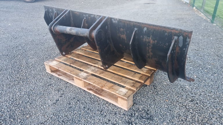 Manitou telehandler heavy duty road grader tractor 