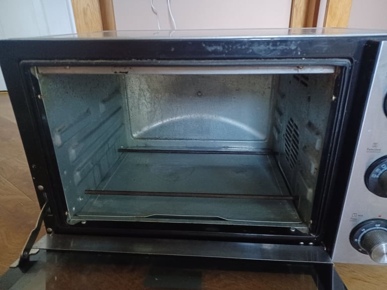 Cookworks mini oven nearly new