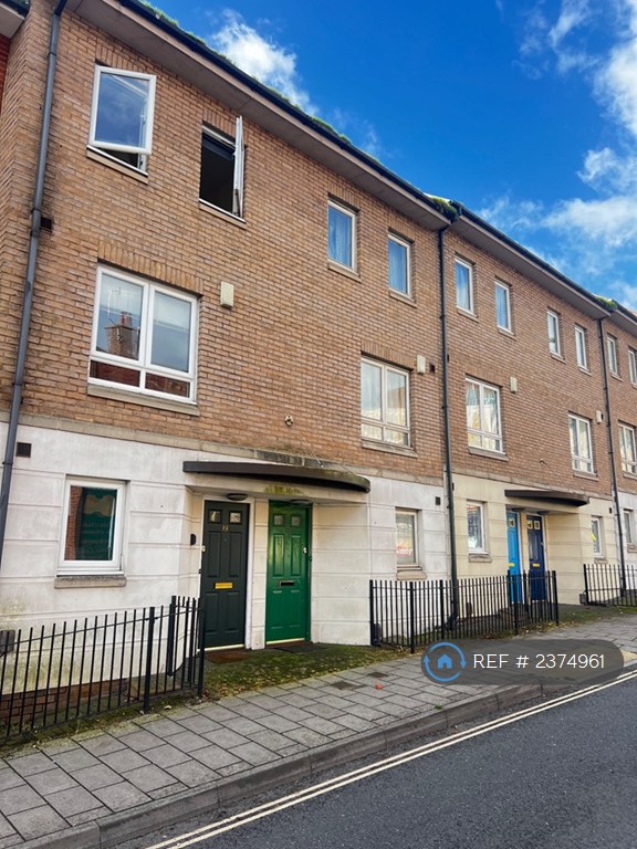 image for 4 bedroom house in Augusta Court, Exeter, EX1 (4 bed) (#2374961)