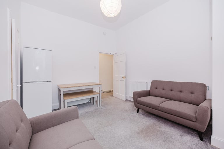 FLAT SHARE: ROOM for let in fantastic, 5 bed, HMO on the Meadows doorstep – available NOW