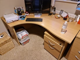 Modern corner desk