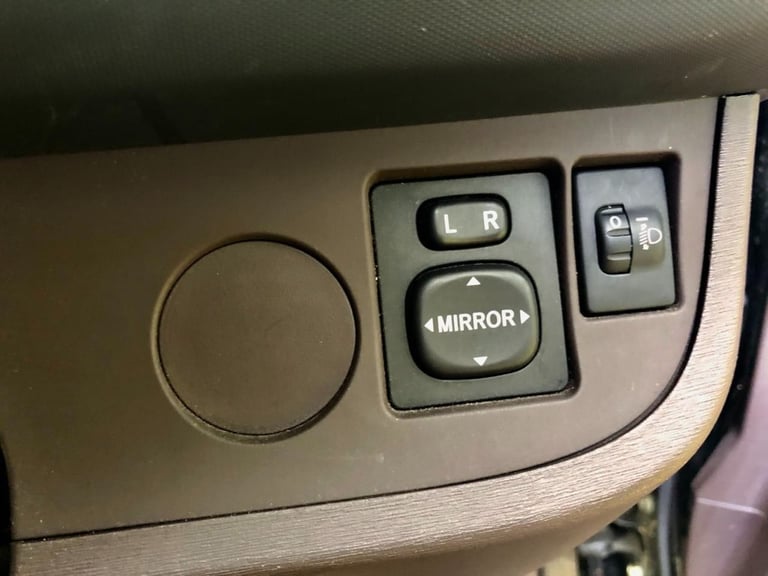 2009 Toyota IQ 1.0 VVT-i 3dr HATCHBACK PETROL Manual