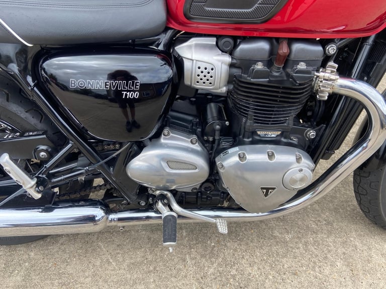 TRIUMPH BONNEVILLE T100, IMMACULATE ! 