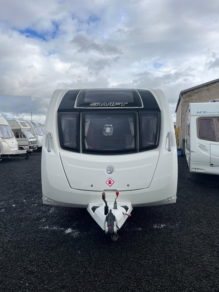 image for Swift Challenger sport 586 2015 6 berth fixed bunk beds 