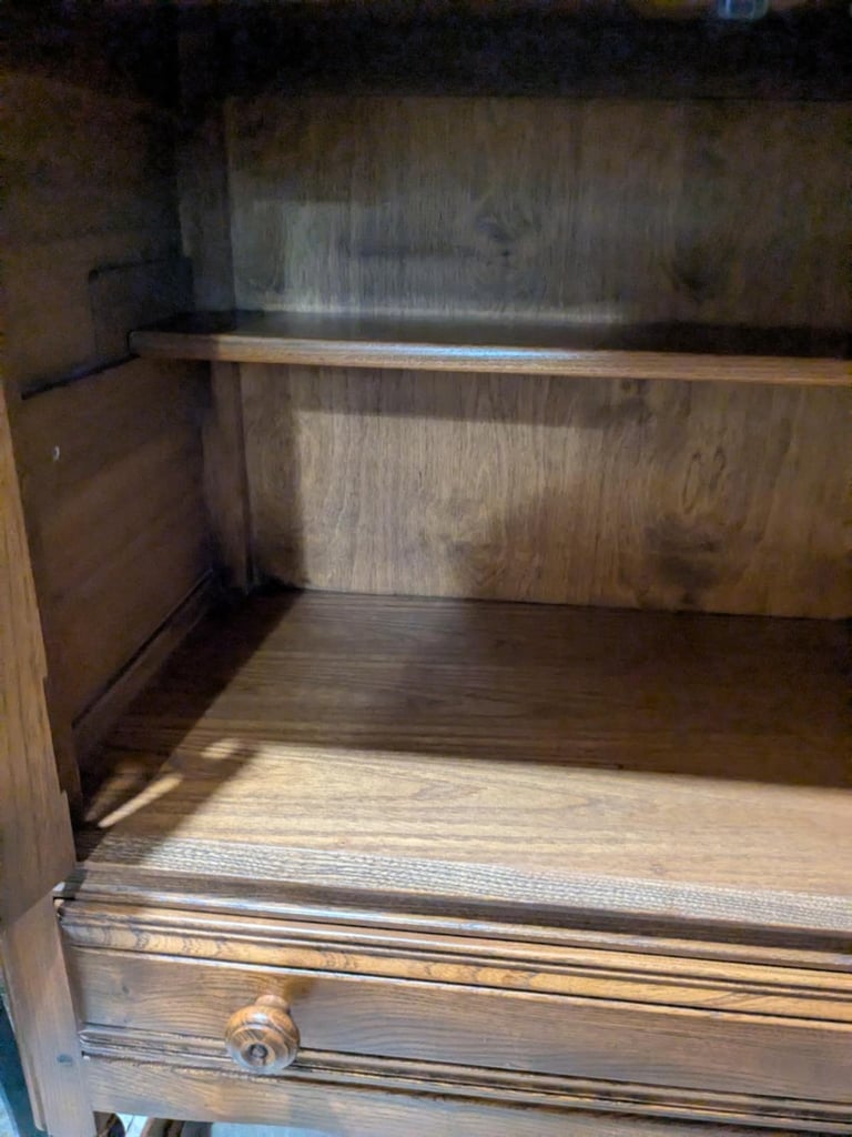 ERCOL Credence Drinks Cabinet in Excellent Condition - ONO