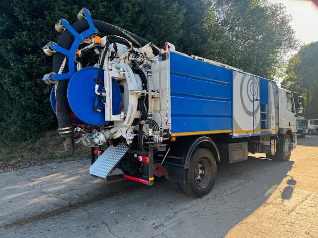 2013 DAF CF 65.220 sleeper Eurovac 1000 deep lift high volume combination tanker