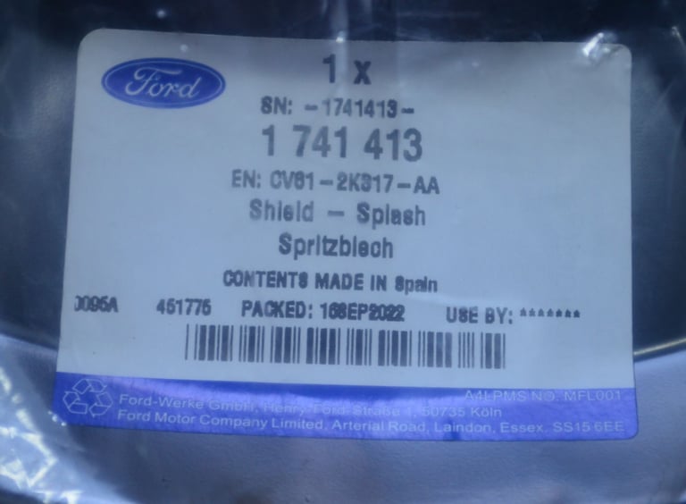 Mk 3 Ford Focus parts (Steering wheel, indicators and rear brake dust shields)