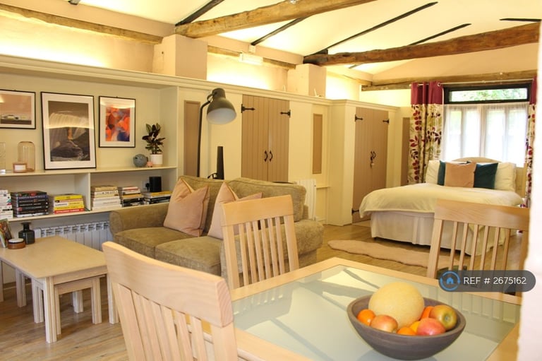 Studio flat in Frith Farm House, Faversham, ME13 (#2675162)