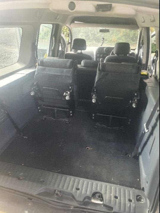 Mercedes Minibus 7 seater diesel 
