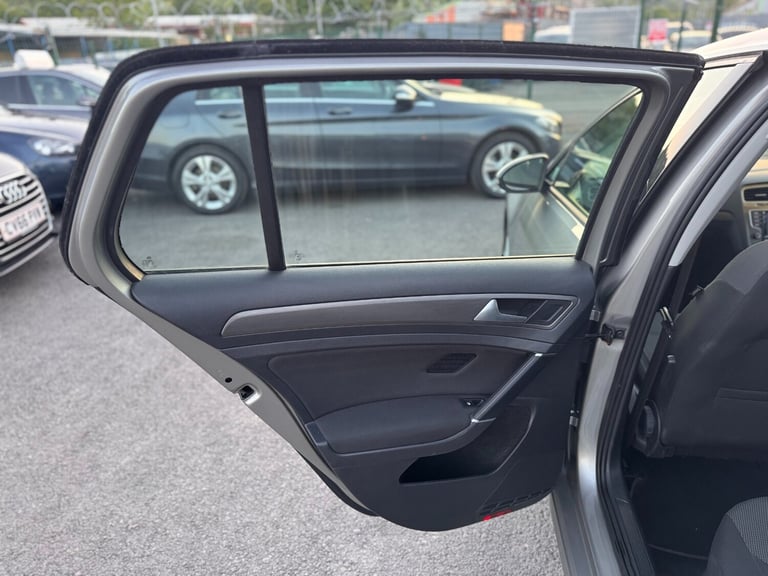 2013 Volkswagen Golf 1.6 TDI 105 SE 5dr HATCHBACK Diesel Manual