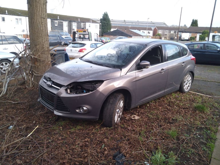 Ford focus titanium 2011 breaking brown 