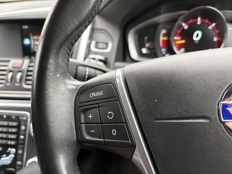 2015 Volvo XC60 2.4 D5 SE Lux Nav SUV 5dr Diesel Auto AWD Euro 6 (s/s) (220 ps) ESTATE Diesel Aut...