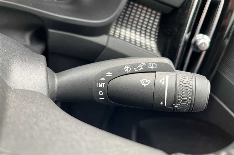 2021 Volvo XC40 2.0 B4 MHEV R-Design SUV 5dr Petrol Hybrid Auto Euro 6 (s/s) (197 ps) SUV Hybrid ...