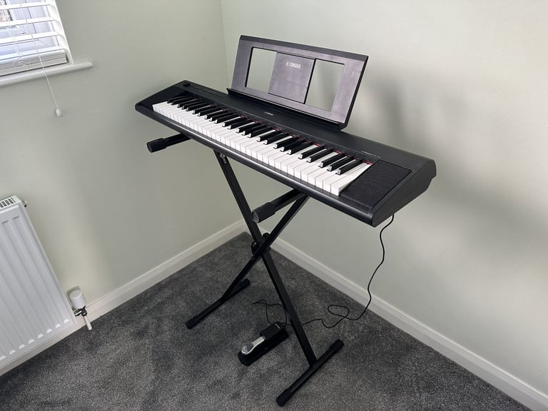 Yamaha Piaggero NP12 keyboard with stand and pedal
