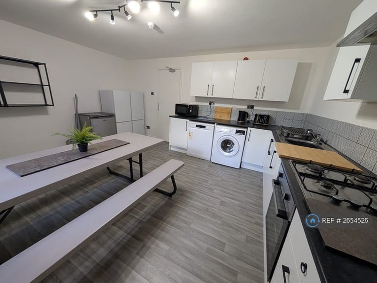 6 bedroom house in Denison Court, Nottingham, NG7 (6 bed) (#2654526)
