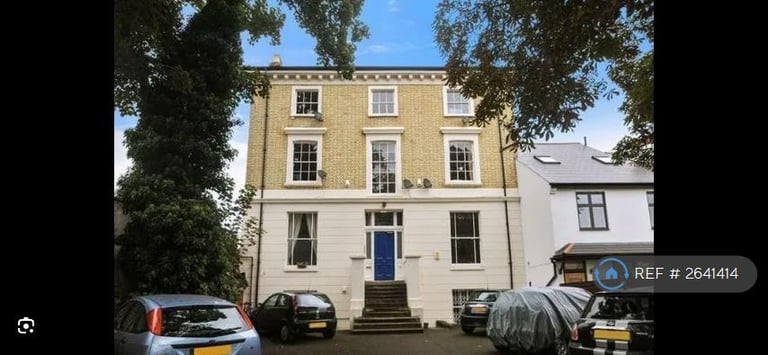 2 bedroom flat in Charlwood Mansion, London, SW12 (2 bed) (#2641414)