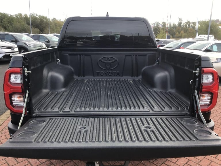 2022 Toyota Hilux 2.8 D-4D Invincible X Pickup Double Cab 4dr Diesel Auto 4WD Euro 6 (s/s) (2 PIC...