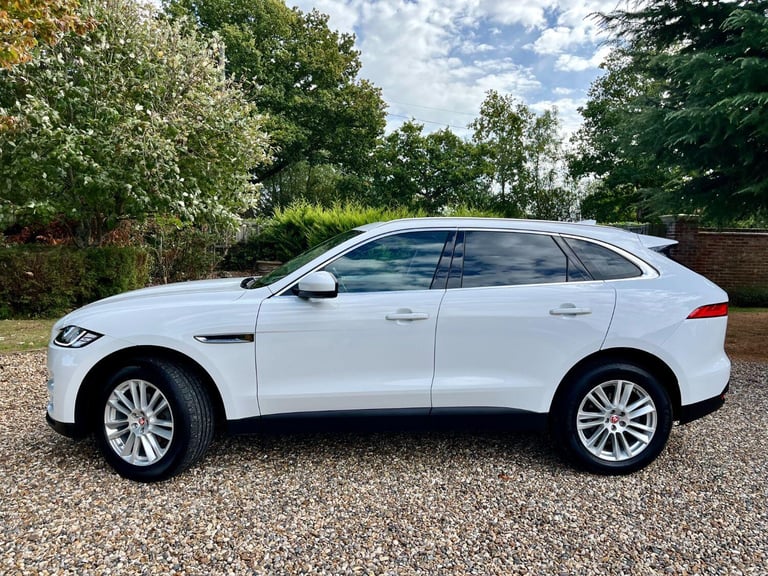 JAGUAR F-PACE 2.0 D180 Portfolio 2016