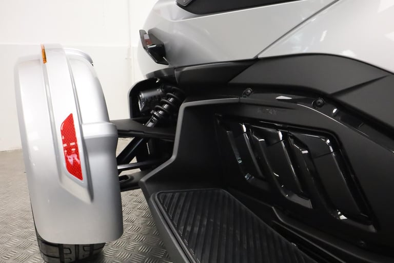 2025 Can-Am Spyder RT Limited Trike Hyper Silver Metallic - IN STOCK NOW 