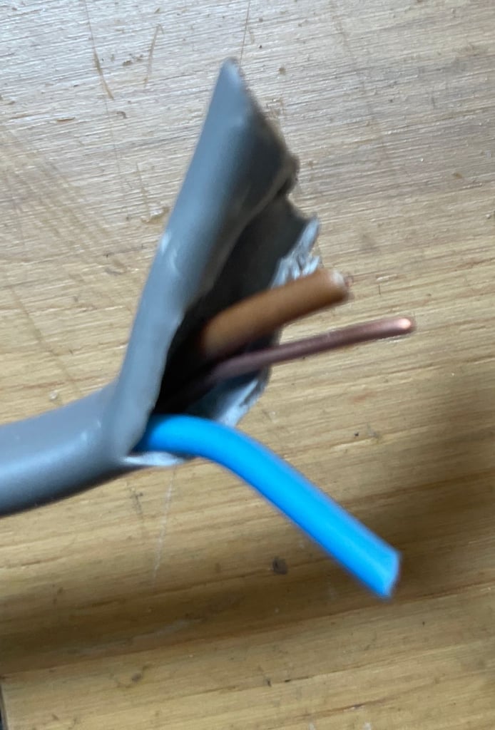 image for 1mm Reel drum 8m 2.5mm²  300v 500v  Twin & Earth 3 Core Electric Cable