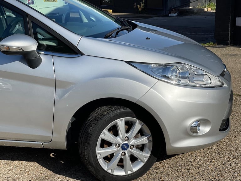 FORD FIESTA 1.4 Zetec 5dr 2011