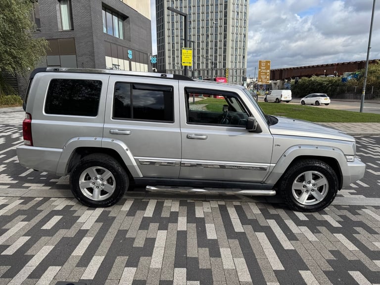2009 JEEP COMMANDER 3.0 CRD DIESEL AUTO V6 LIMITED SILVER STATIONWAGON 7 SEATER 