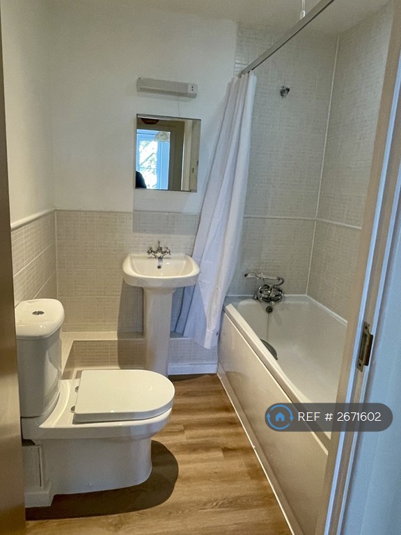 2 bedroom flat in College Heights, Maidstone, ME15 (2 bed) (#2671602)