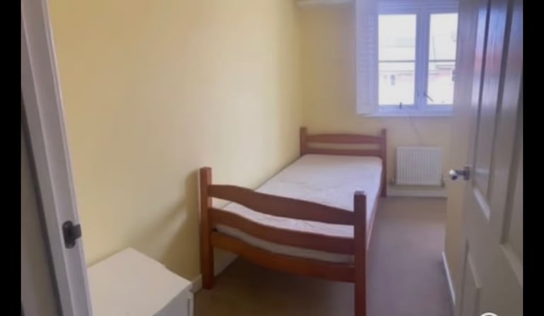 A nice single room in Romford Noak hill to rent