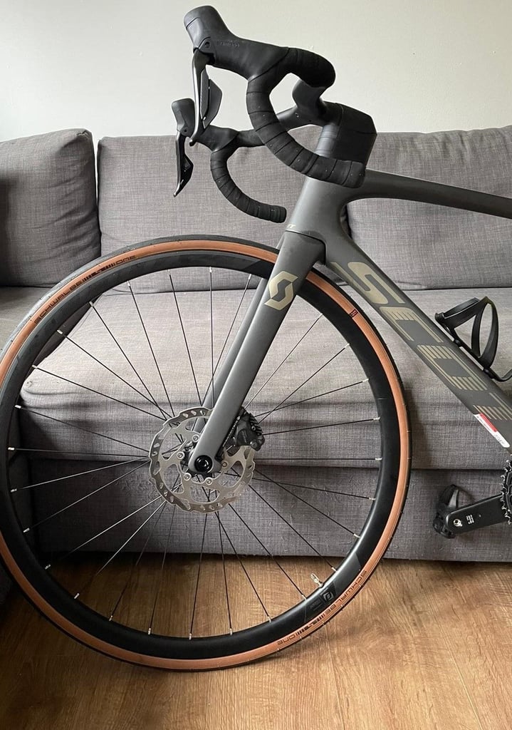 Scott FOIL RC 2022 with Shimano 105 Di2 (disc brake)