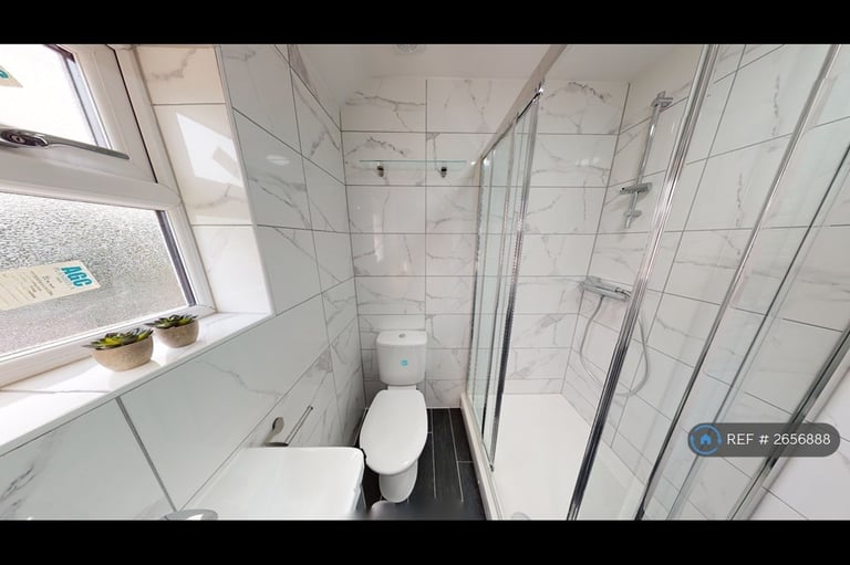 5 bedroom house in Charter Avenue, Coventry, CV4 (5 bed) (#2656888)